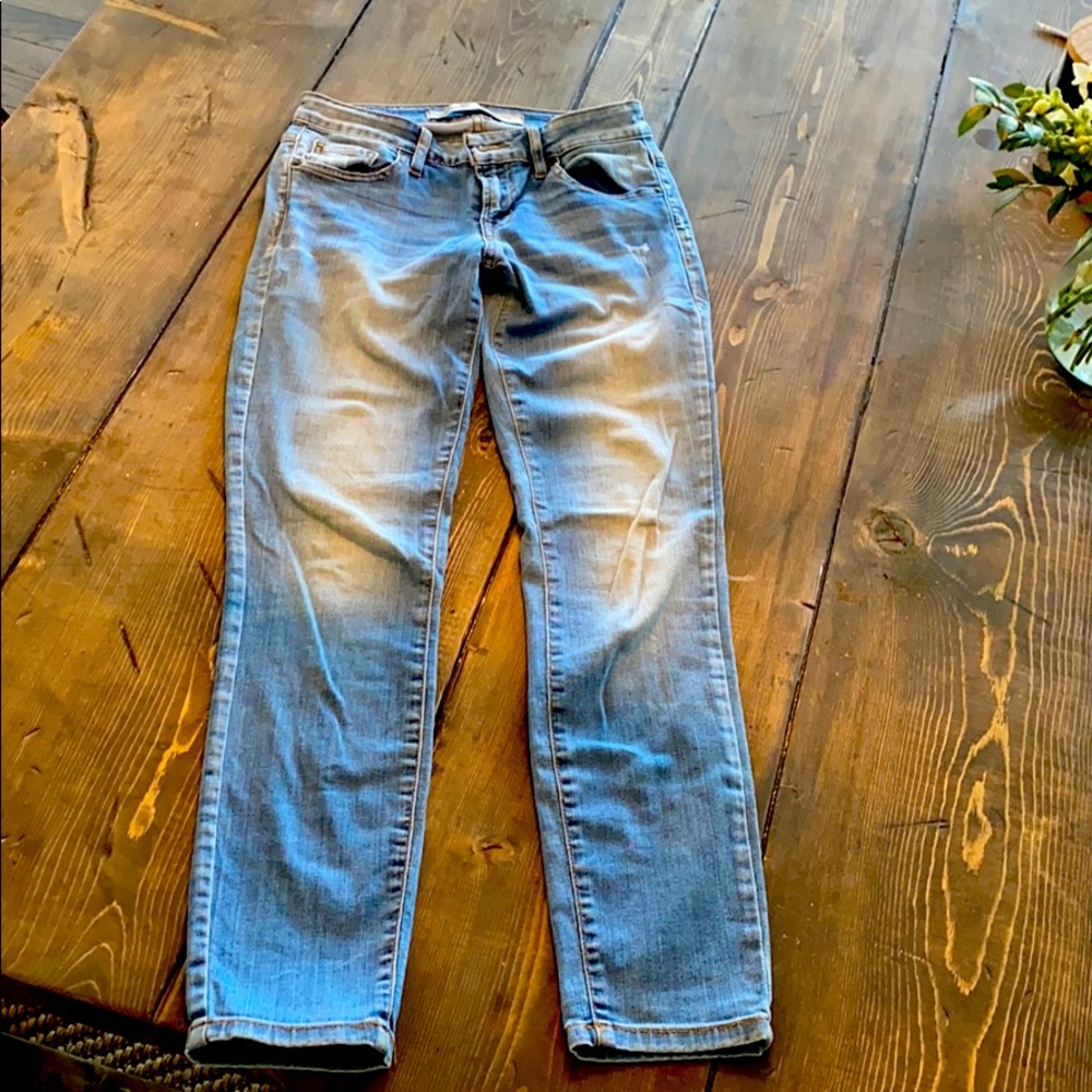 2 for $50 - Guess women’s skinny jeans